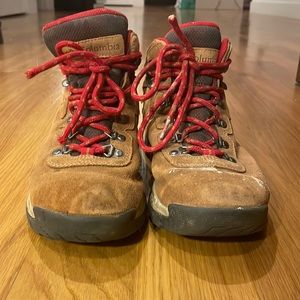 Size 9 Columbia Hiking Boots, used condition